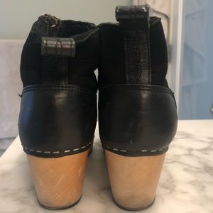 Black Sherpa lined Swedish Hasbeens. So cute!!